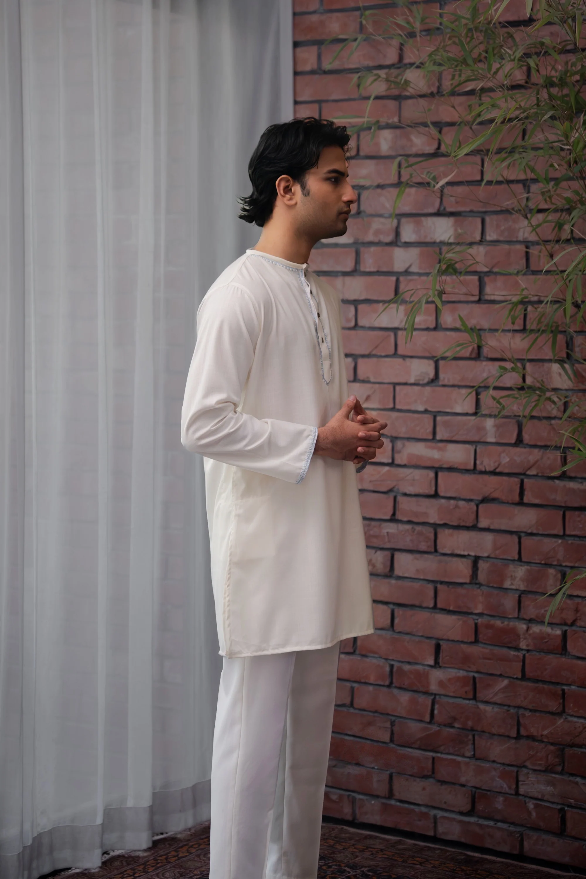 Aarish Embroidered Contemporary Kurta - Image 3