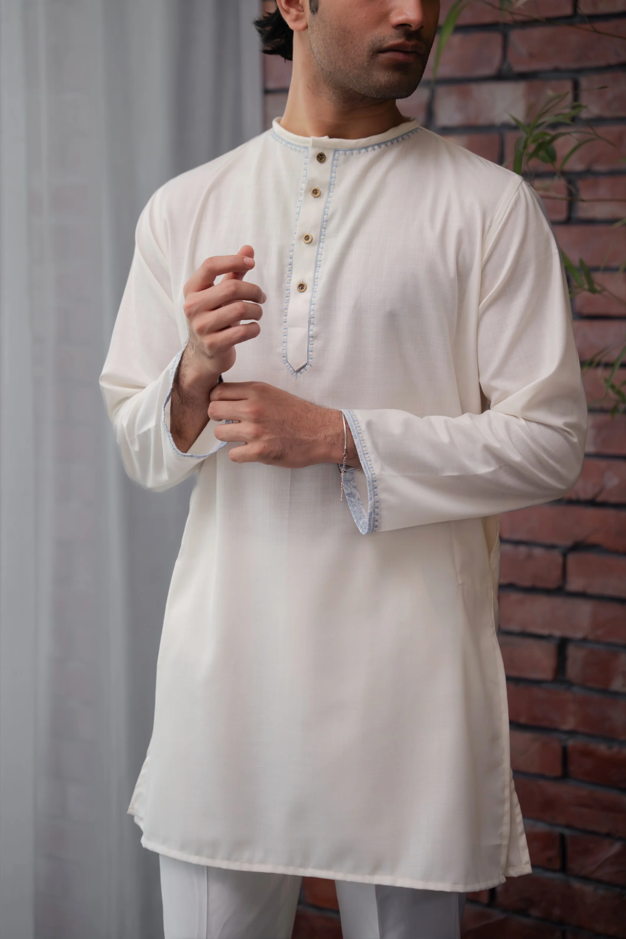 Aarish Embroidered Contemporary Kurta - Image 4