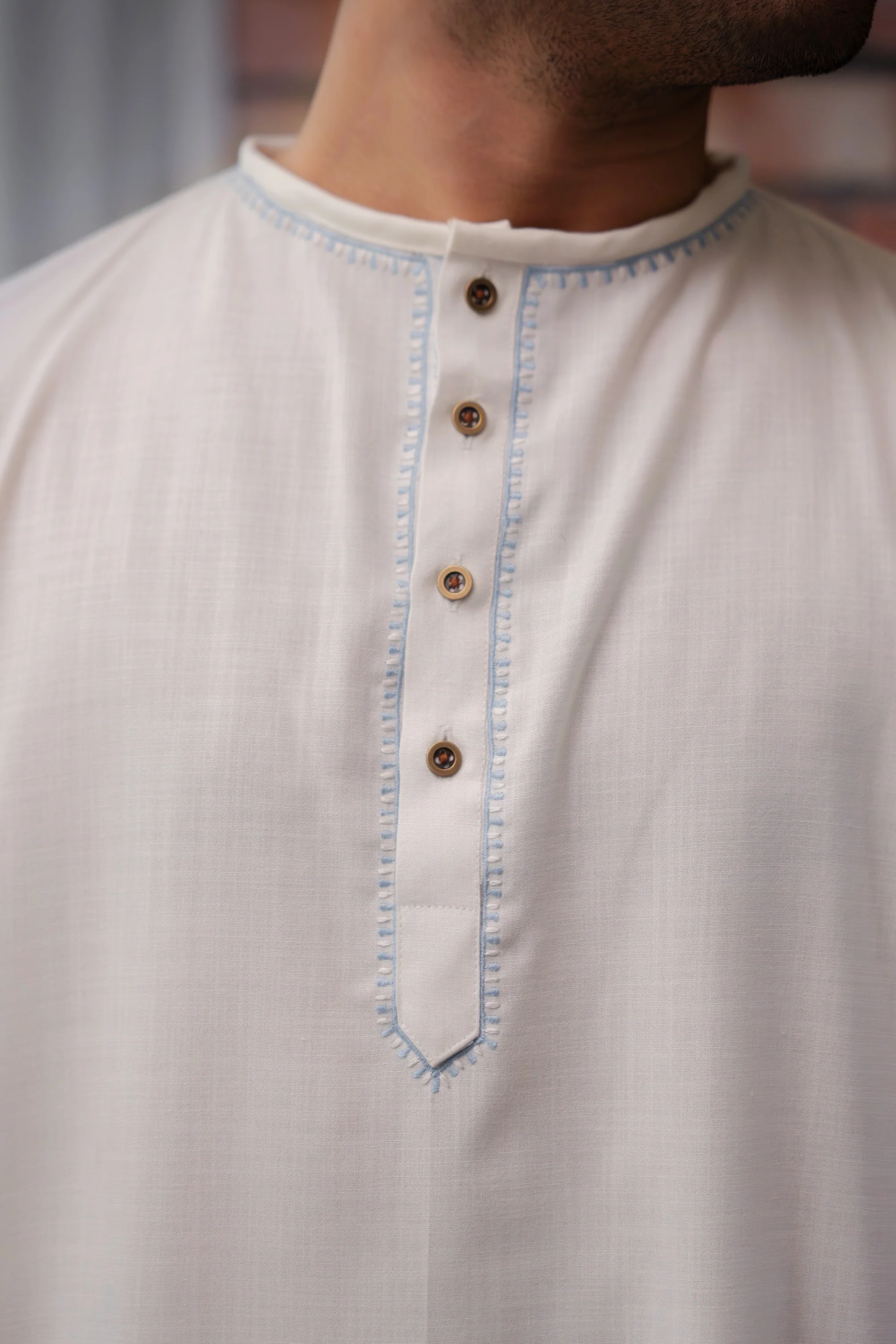 Aarish Embroidered Contemporary Kurta - Image 5